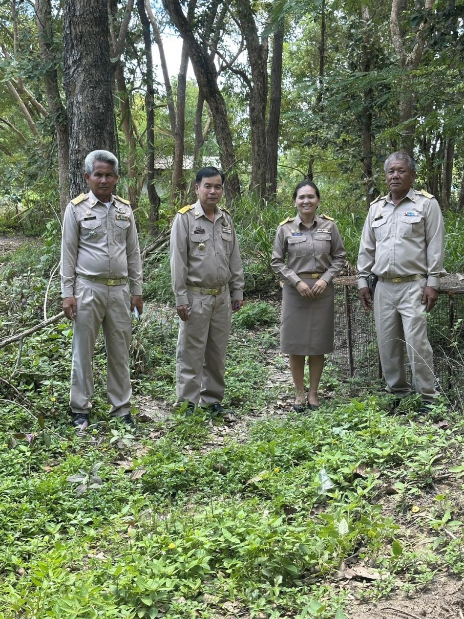 ลงพื้นที่ออกสำรวจและตรวจสอบพื้นที่เพื่อดำเนินการขุดเจาะบ่อน้ำบาดาล เนื่องจากบ่อเดิมไม่มีน้ำเพียงพอต่อการอุปโภคของประชาชนในช่วงฤดูแล้ง ณ บ้านโนนสว่าง หมู่ที่ 10 