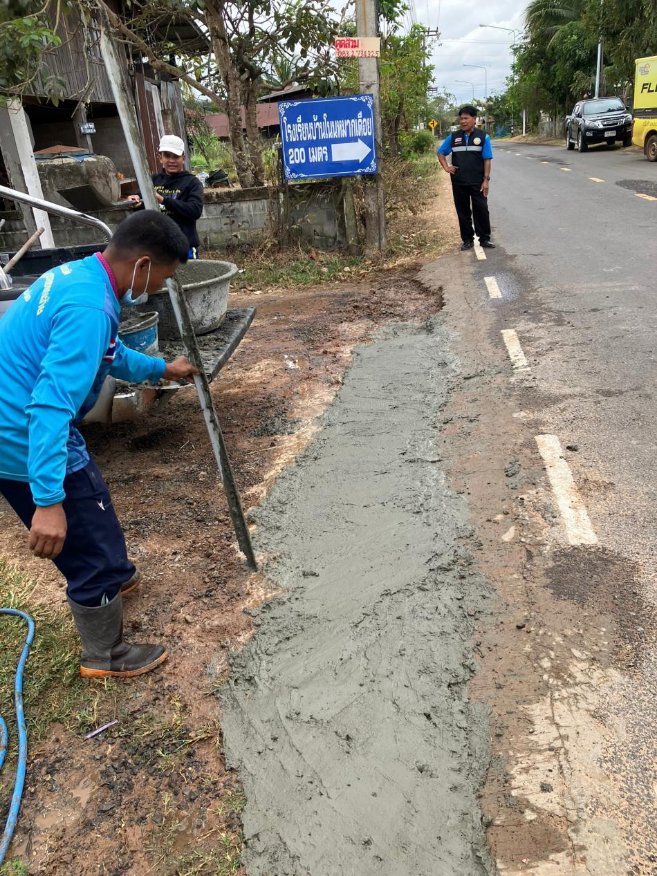 งานซ่อมแซมถนนเทคอนกรีตทางร่วมทางแยกเพื่อป้องกันอุบัติเหตุเส้นทางบ้านโนนหมากเดือย หมู่ที่ 2