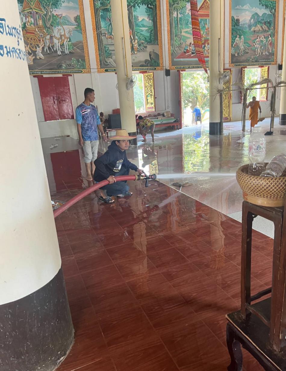 บริการล้างทำความสะอาดศาลาวัดบ้านโนนสว่าง หมู่ที่ 3